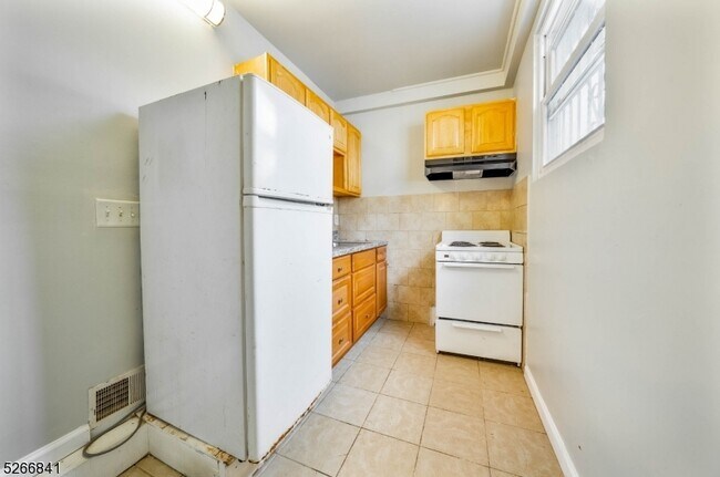 Building Photo - 1241 Clinton Pl