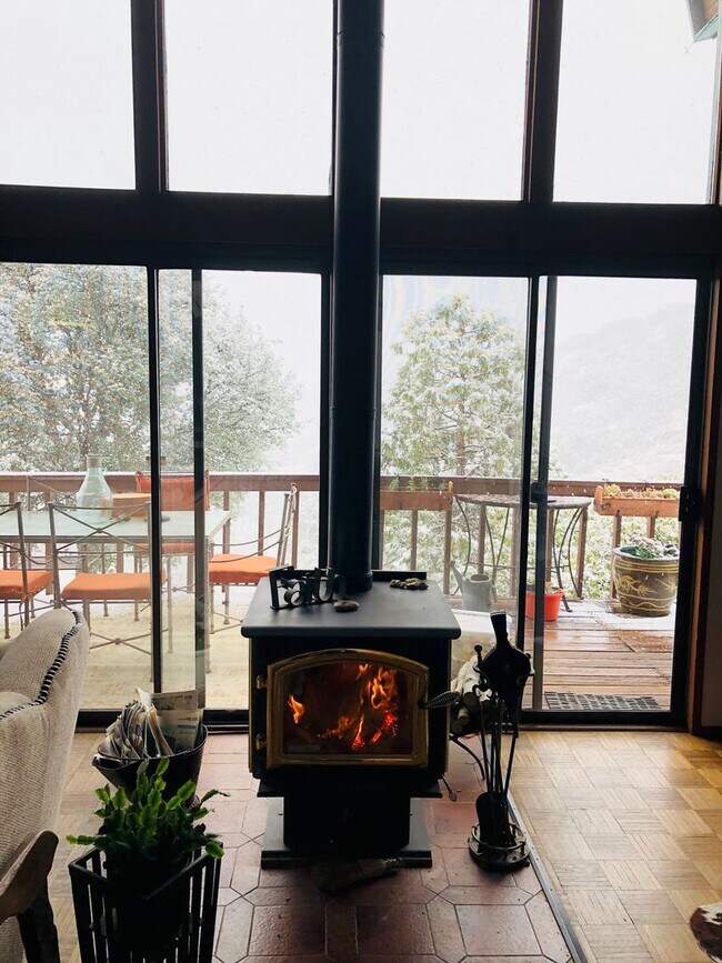 Foto del edificio - 2BR/1 Bath Bear Valley Springs Home  with ...