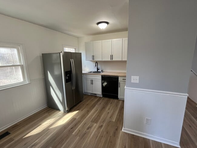 Foto del edificio - 7613 Mine Valley Rd