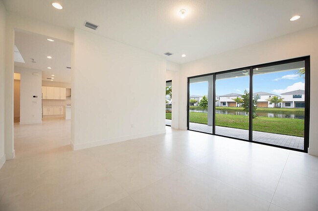 Building Photo - 17062 Watersprite Lakes Rd