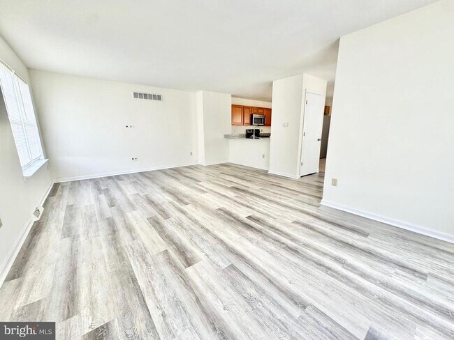 Building Photo - 245 Charring Cross Dr