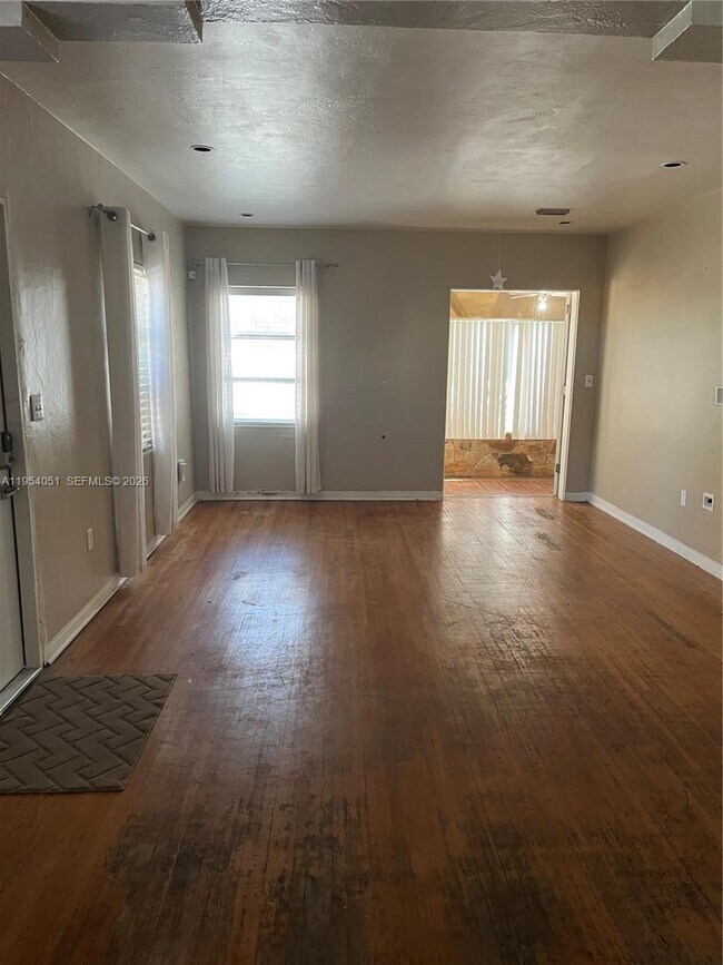 Foto del edificio - 6 Farrey Ln