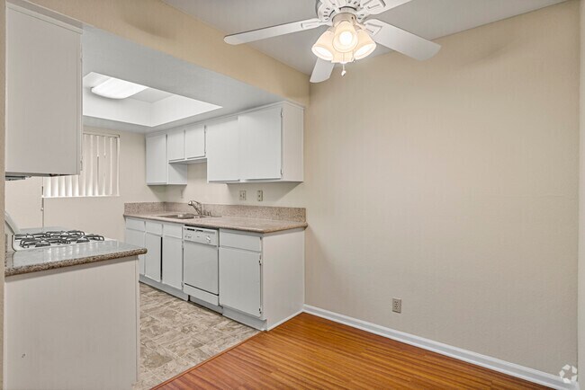 2 habitaciones, 2 baños, 950 pies cuadrados, comedor - 280 West Tujunga