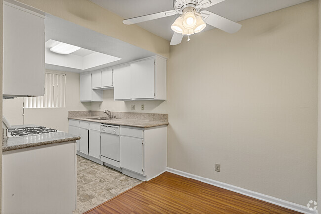 2BR, 2BA - 950SF - Dining Room - 280 West Tujunga