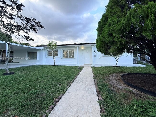 Building Photo - 561 W 39th St