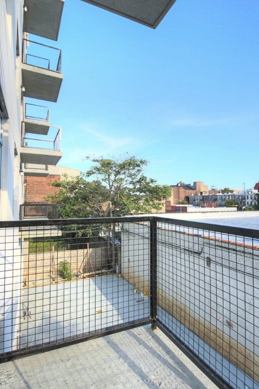 Foto del edificio - 1038 Greene Ave