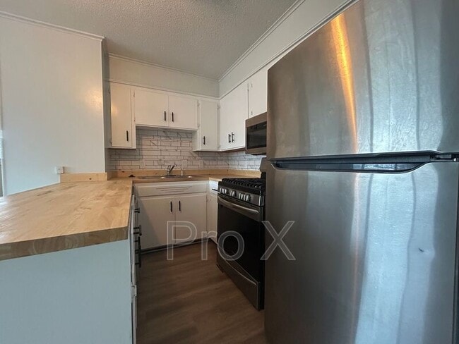 Photo - 969 W Holly St Apartment