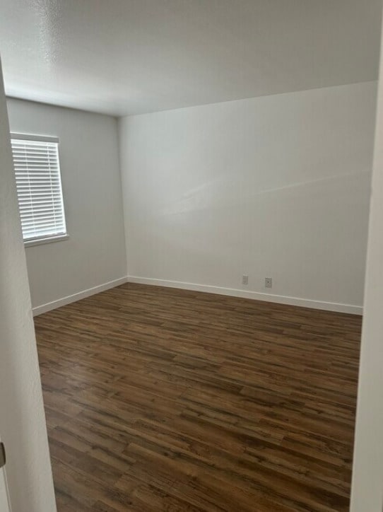 Building Photo - 402 N Clementine St