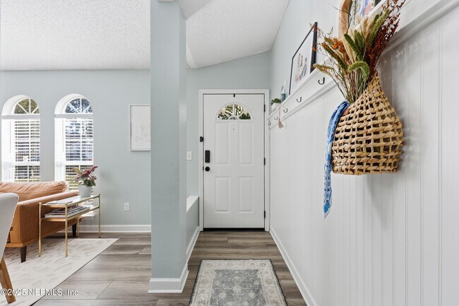 Foto del edificio - 2143 Lady Di Ln