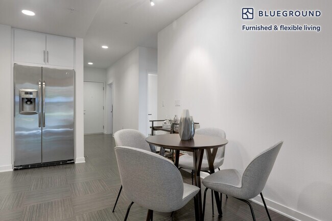 Foto del edificio - 13488 Maxella Ave