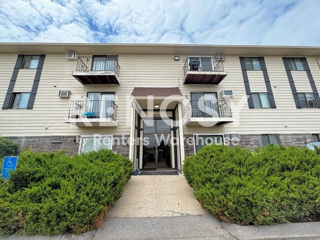 Building Photo - 1831 Fuller Rd