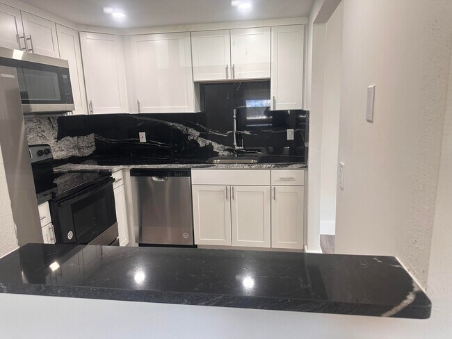Building Photo - 442 Saxony Way