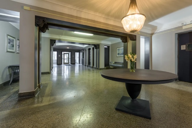 Foto del edificio - 1320 E Hyde Park Blvd