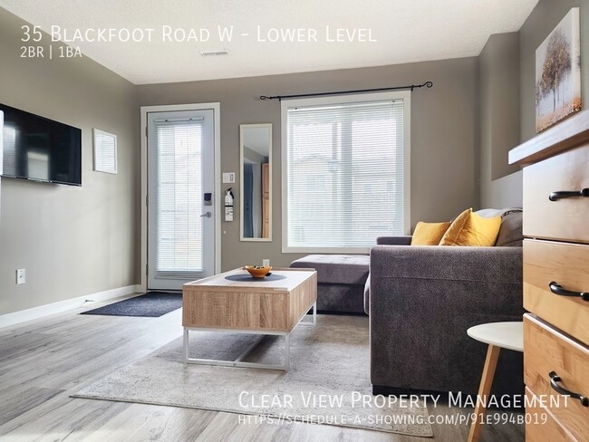 Building Photo - Bright and Spacious Lower Unit with AC, Fu...