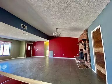 Building Photo - This home features 3 bedroom 2 bath