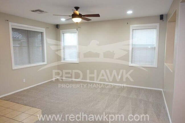 Building Photo - Freshly Painted 3 Bedroom, 2.5 Bathroom Gi...