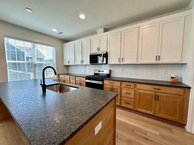 Foto del edificio - 4004 Winds Field Way