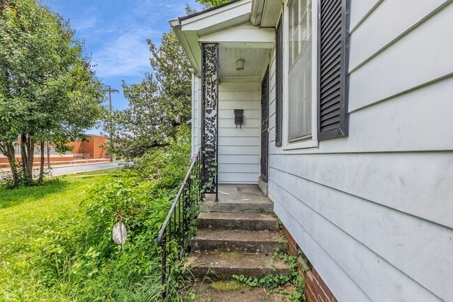Building Photo - 2 bed 1 bath by the University of Memphis