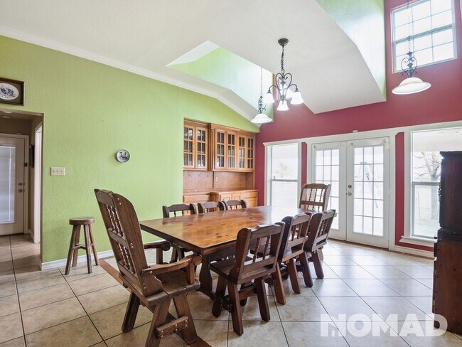 Building Photo - Big and comfortable house with a quiet nei...