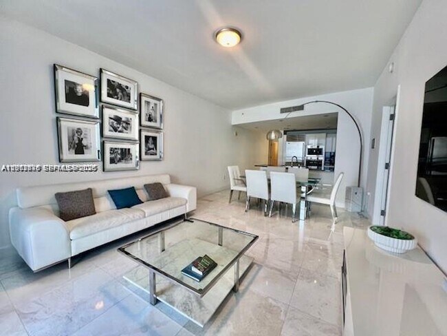 Building Photo - 17121 Collins Ave