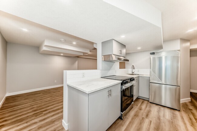 Building Photo - 4752 Memorial Dr E