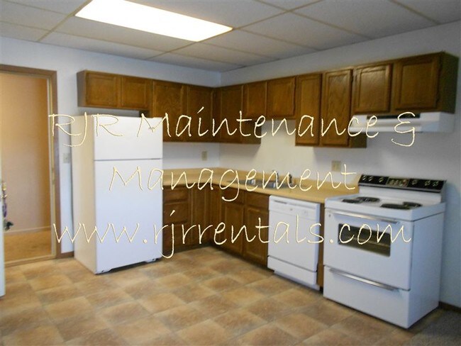 Building Photo - 2 br, 1 bath Triplex - 104 4th Ave # 1