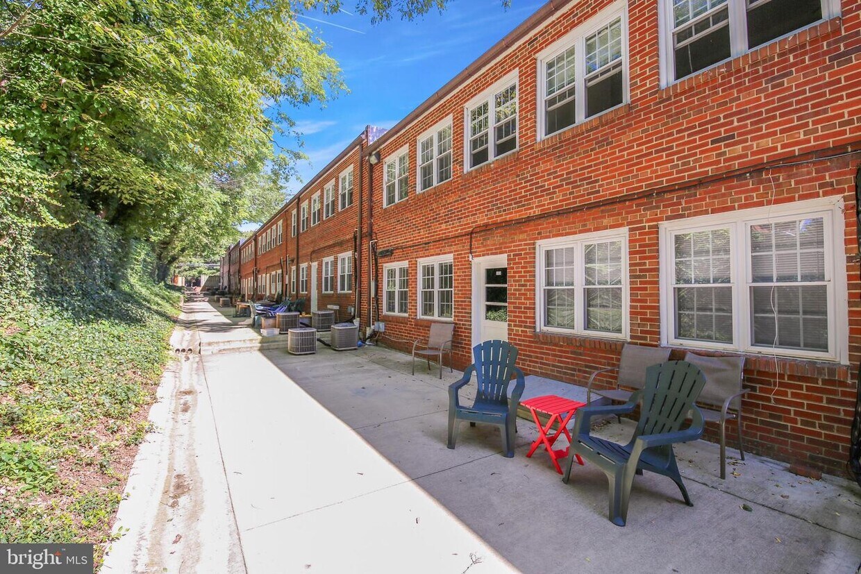 Building Photo - 7814 Tilbury St