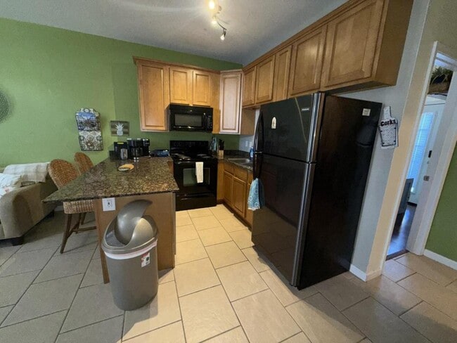 Building Photo - 1131 Century Oaks Dr