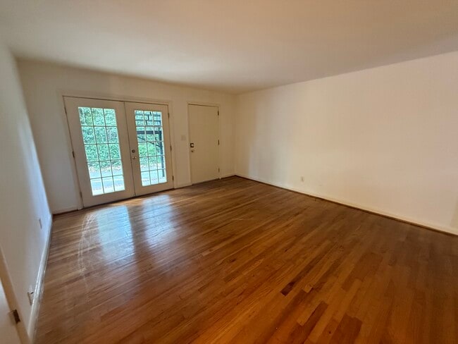 Building Photo - 425 S Church St