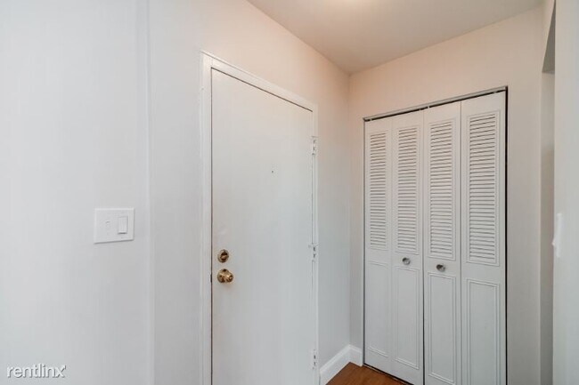Building Photo - 3320 S 28th St