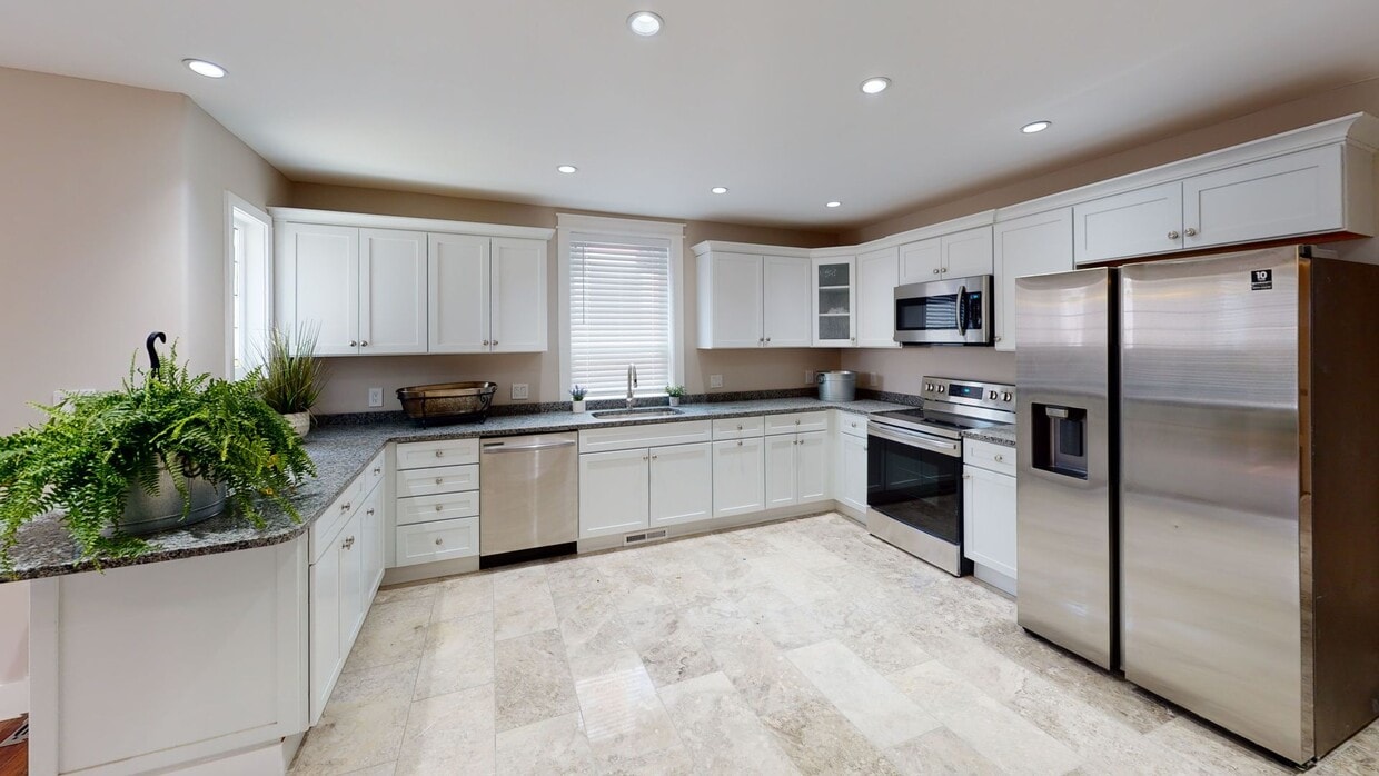 Renovated 6BR/4BA Cottage in Fort Sanders ... - Renovated 6BR/4BA Cottage in Fort Sanders ...