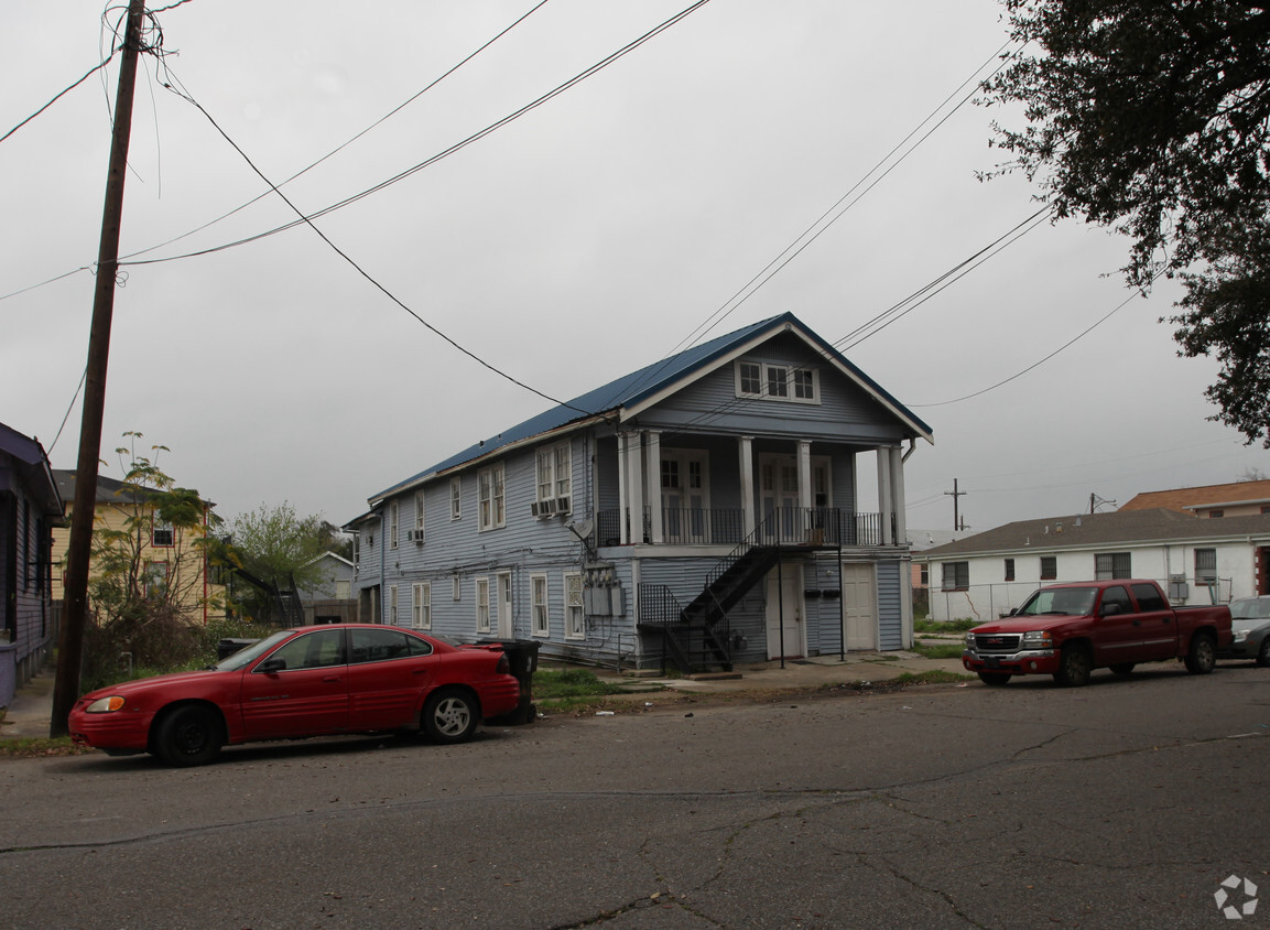 Building Photo - 2617-2619 S Galvez St