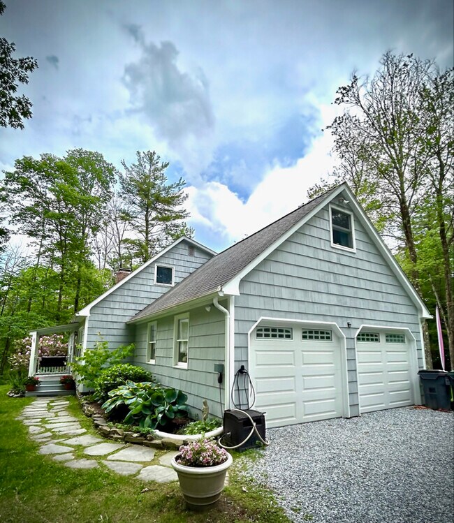 Foto del edificio - 230 Middle Rd