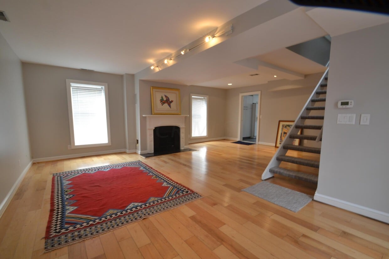 Primary Photo - 258 Jackson St