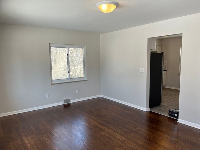 Building Photo - **BEAUTIFULLY REMODELED 3-BEDROOM/1.5 BATH HOUSE IN NORTH COLUMBUS!!**