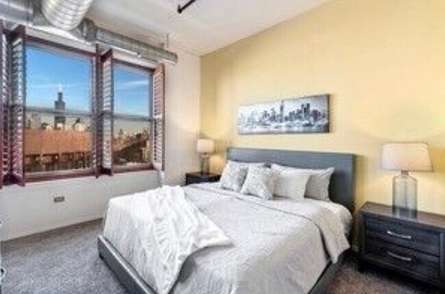Master - 6 S Laflin St