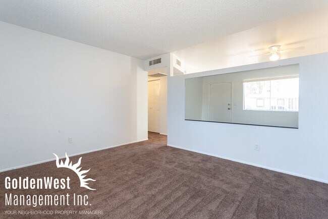 Foto del edificio - 3Bdm 2Ba Glendale Home with Private Backyard and Covered Carport