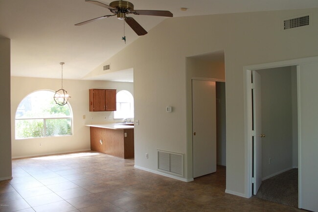 Building Photo - 1017 W Redondo Dr