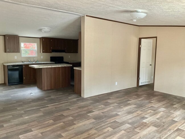 Building Photo - Doublewide Home For Rent in Iron Station N...