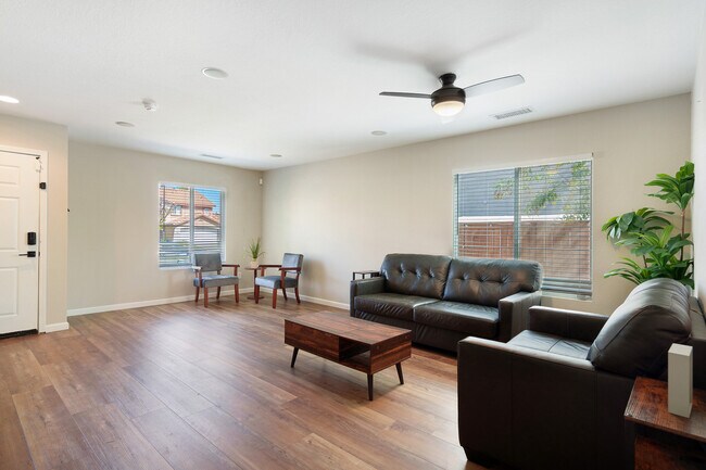 Foto del edificio - 25349 Silverwood Ln