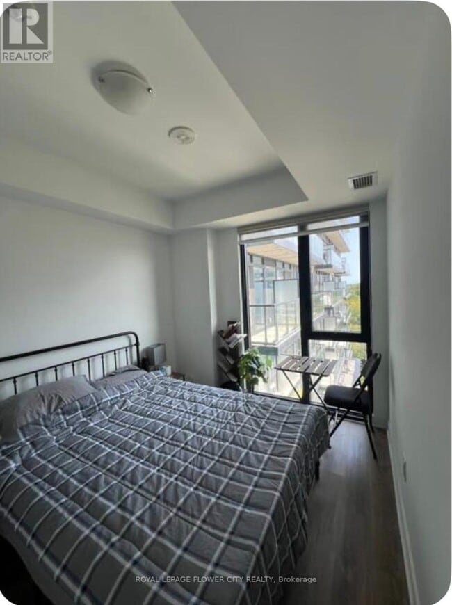 Building Photo - 86 Dundas St E