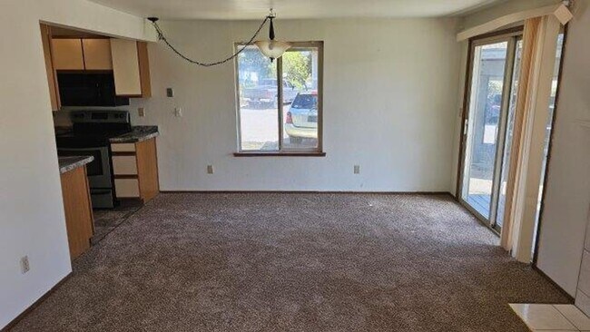 Building Photo - Cozy 2 Bedroom  Apt. Pet friendly, Federal...