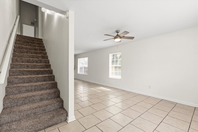 Building Photo - 735 Putnam Dr