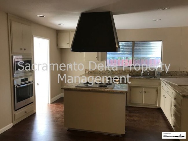 Foto del edificio - 8424 Mediterranean Way