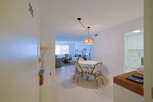 Foto del edificio - 170 N Ocean Blvd