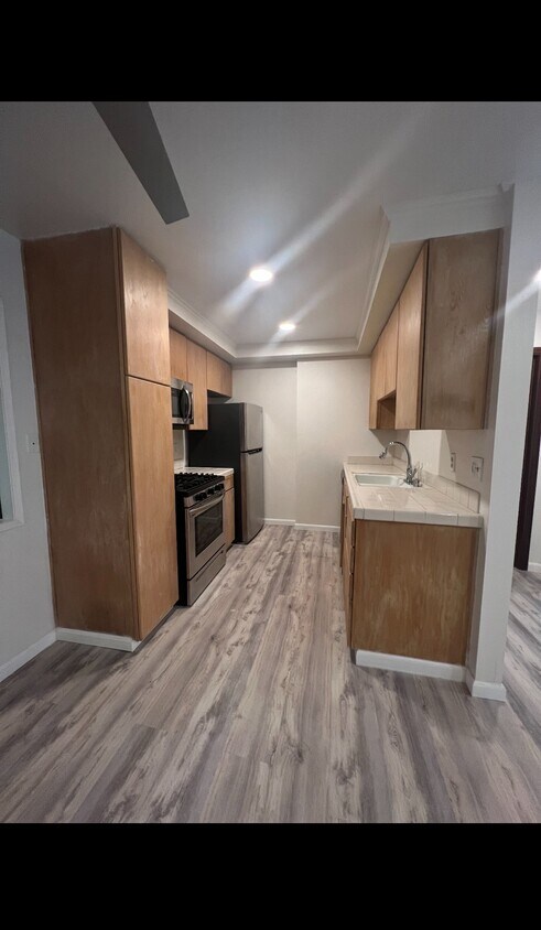 Foto principal - 6600 Warner Ave
