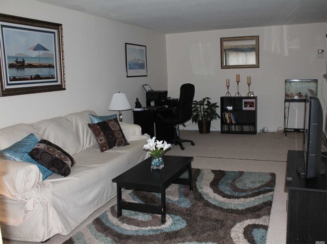 Foto del edificio - 265 Birchwood Rd