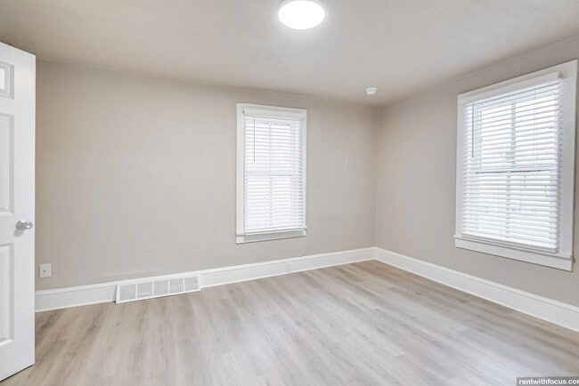 Building Photo - 712 W Lorain St