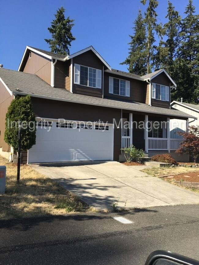 Building Photo - 4 BEDROOM IN A GREAT LOCATION!
