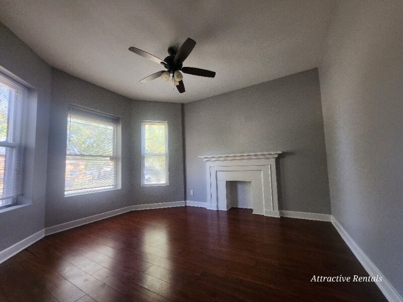 Primary Photo - 7034 S Harper Ave